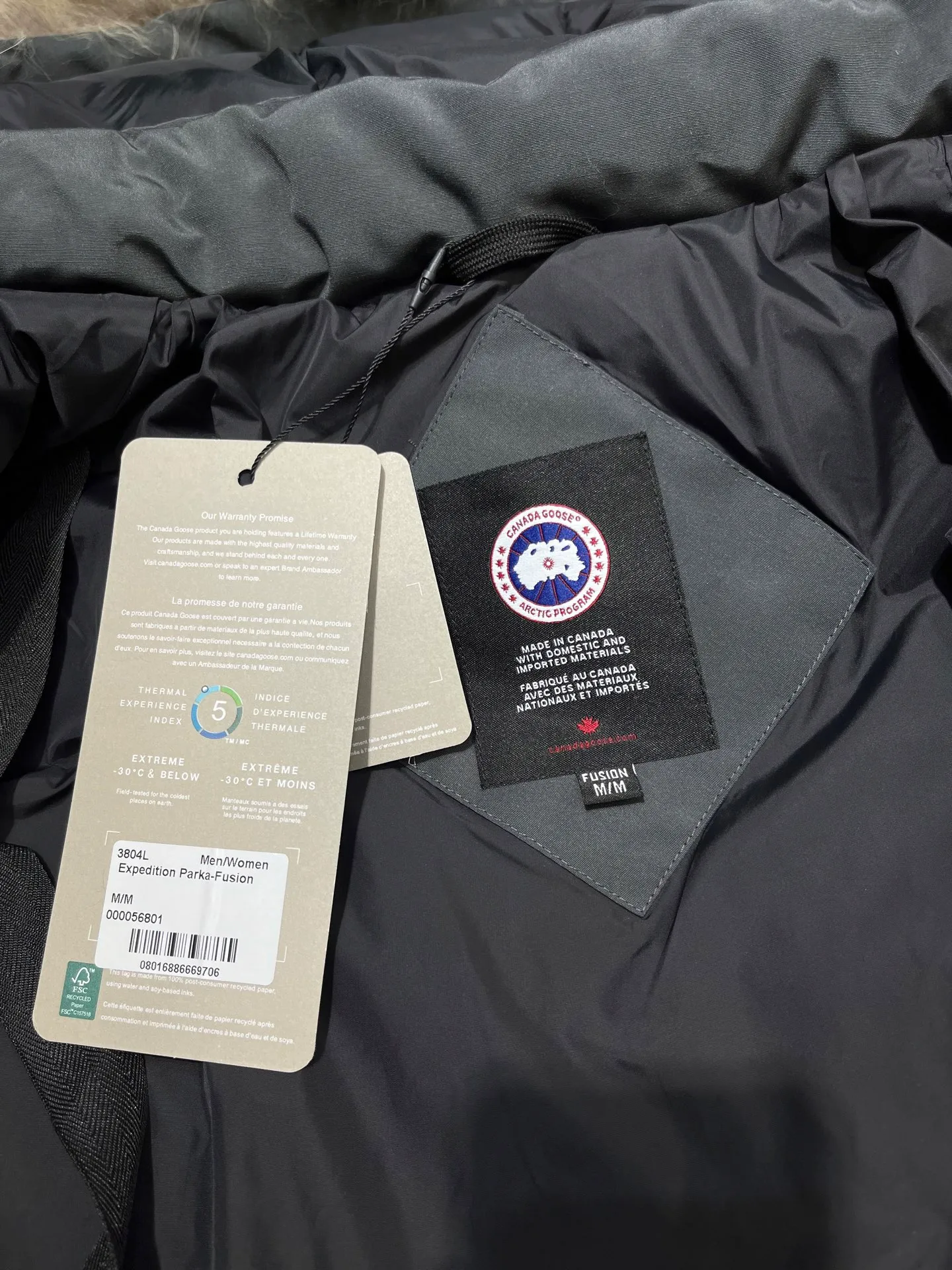 P860 Canada Goose Canada # Expedition04 Parker, a treasure of Canadian origin! Limited supply worldwide! Canada Goose Model 04 is a top-notch couple model, polar cold-proof outdoor series fur collar detachable hooded parka down jacket, the first Goose in 2024. I hope my partners like the top quality, and I hope everyone can evaluate it together! The most popular cool items of the Big Goose family in 2024 are online. The same popular product of Yi Yang Qianxi is said to be a joint limited edition Big Goose that cannot be bought in autumn and winter. If you dislike the sameness of the Big Goose in the past, then this model will definitely give you a different experience! This year's most powerful couple's collection for autumn and winter is online, a top-notch luxurious ready-to-wear style, paired with an outdoor warm down jacket with great style and charm! The most standard and classic items of the Daye family in the past two years are equipped with unique reflective stripes for embellishment, which further shows the high-end fashion performance effect. With the embellishment of hardware buckles, it has excellent performance effect. The upper body is clean, simple and elegant, even for urban leisure. It is suitable for various occasions. Designed with large pockets, this model has a large capacity and is equipped with reflective stripes, making it safer at night. It is suitable for various adventure activities. It is made of windproof and waterproof technical materials. The interior is filled with full white duck down, which is absolutely cold-proof and warm. It also has a stand-up collar design and fine fluff at the collar, with meticulous attention to detail! The charm of this model is also more spiritual, and the upper body has more temperament and specifications. It perfectly shows the ultra-high standard of fashionable performance of this model, integrating outdoor and life, and you can even create high-street wear! The most pinnacle limited-edition goose that we have presented so far, both in terms of design and detailed materials, it is completely outstanding. The grand and evergreen version design is matched with cool reflective elements. The overall appearance can be said to be quite high, and it has that kind of powerful outdoor performance! It combines high-end casual attributes with high-street style. It is high-grade, domineering, warm, and beautiful. The visibility of the upper body is quite strong, and the configuration of the owl element is highly brand-recognizable. It fully complements the overall brand performance and visual effects, and also has the high-end sense of fashion and fashionable performance. It is a must-buy product because it is the most awesome down brand on the planet and one of Canada's three national treasure brands. It is also a sentimental down luxury brand. In the field of polar cold-proof clothing, Goose has made an irreplaceable contribution... Size: xs s m l xl
